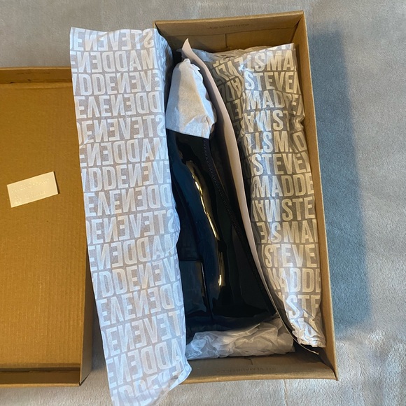 Steve Madden Patent Flats, size 7.5, colour Black - Picture 4 of 4